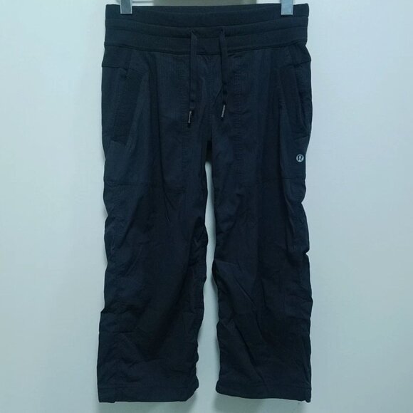 Lululemon Dance Studio Women's 4 XS Crop Black Capri Short Striped Ruffle Pants - Picture 2 of 14